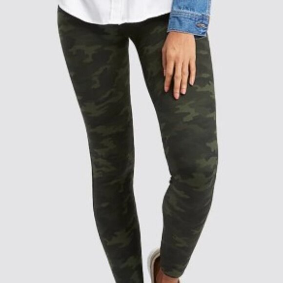 NWT - SPANX - Look at Me Now Seamless Leggings - Black Camo - Size: Large 10/12 - Picture 1 of 9
